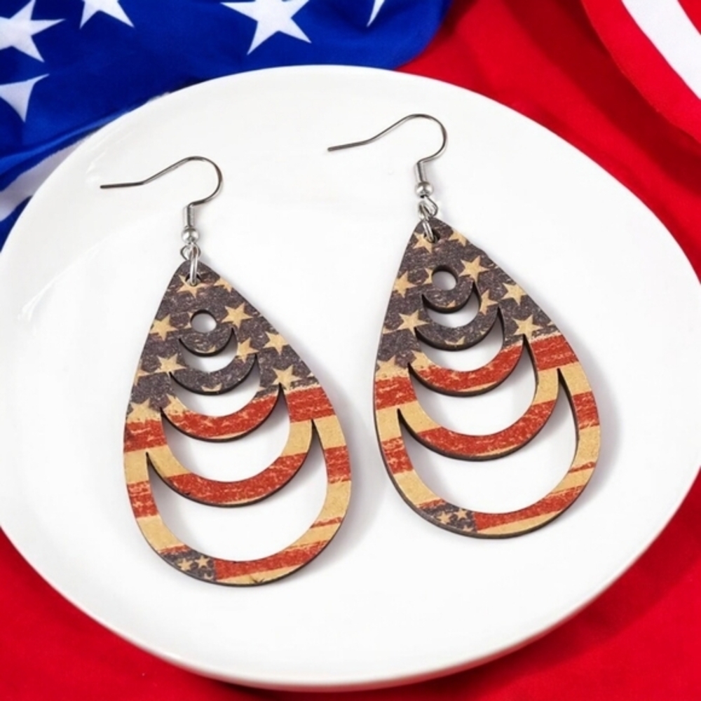 ✨️2 for $15✨️ NEW Patriotic American Flag‎ Wooden Fashion Earrings